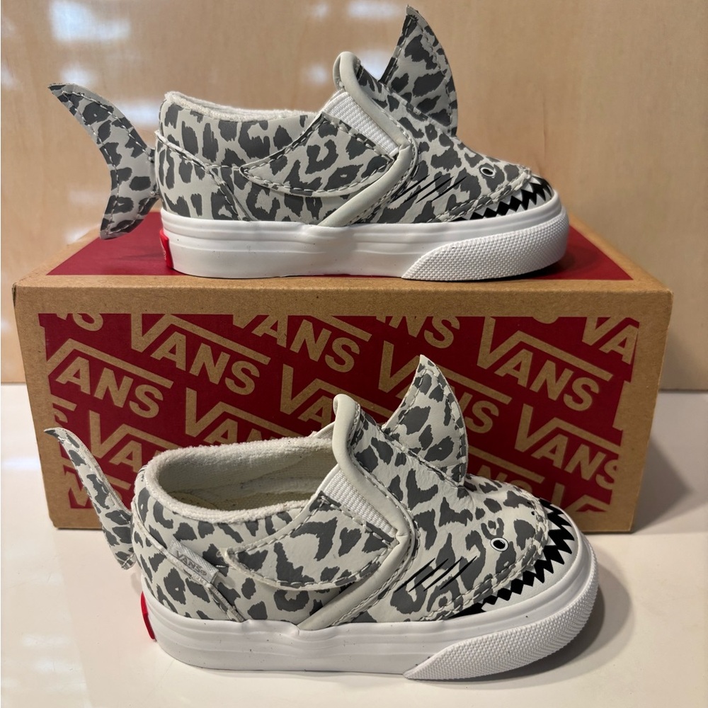 Vans “Leopard Shark” Toddler Slip-ons
Size 4
Never worn 
Comes with original box